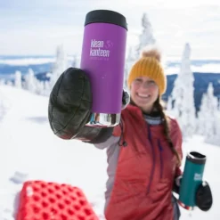 Klean Kanteen Insulated TK Wide With Café Cap 355ml - Brushed Steel -Klean Kanten Shop K12TKWPCC BB LS snow closeup lifestyle ea727c90 b1ca 45dc 9b96 204fdd194360